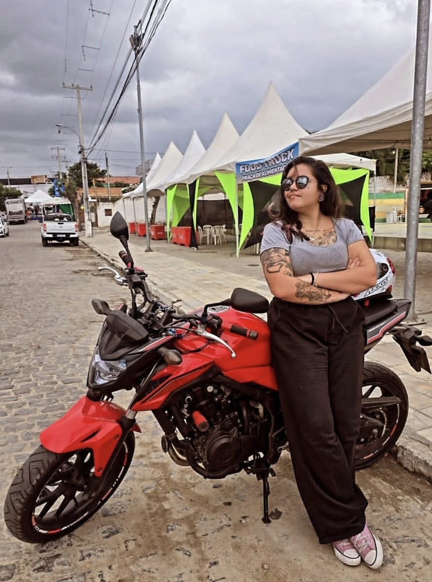 Gabi, tesoureira e secretária